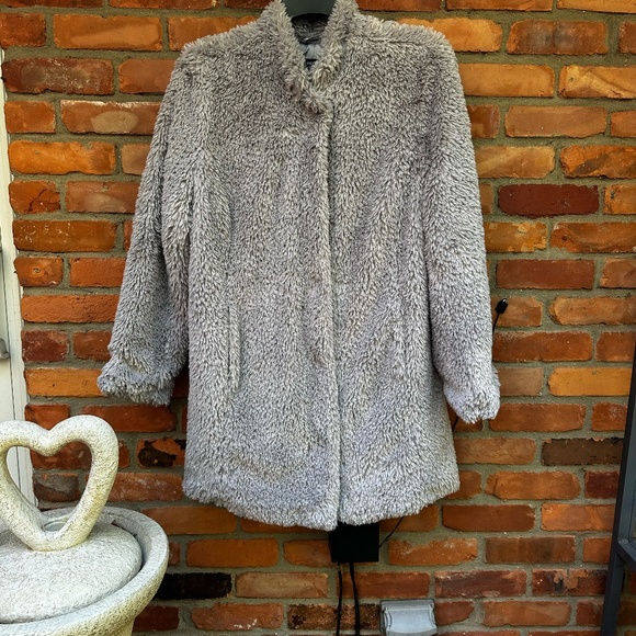 Kenneth Cole Shaggy Soft Faux Fur Snap Button Snuggly Coat Jacket Silver XL - Picture 2 of 9